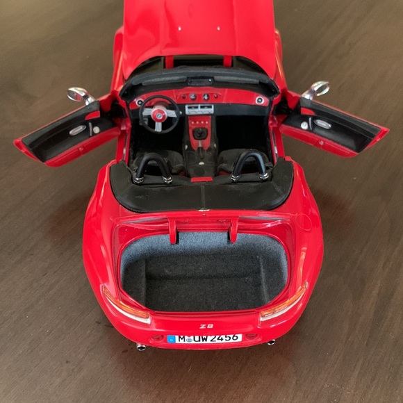 BMW Z8 Collectors Model Car - Red - Picture 5 of 16